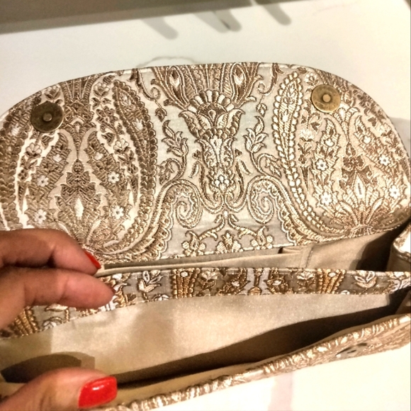 Vintage Gold Damask Gold and cream Clutch - Picture 3 of 6
